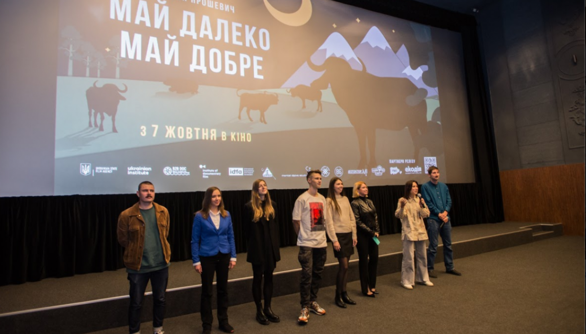 У кінотеатрі «Жовтень» відбувся допрем’єрний показ фільму «Май далеко – май добре» (ФОТО)
