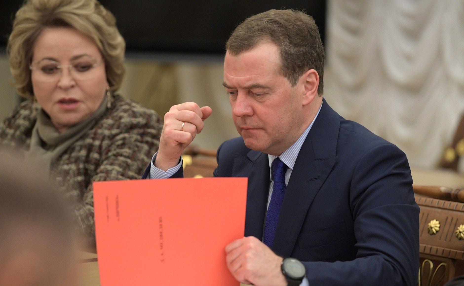 ОП відреагував на статтю Медведєва з грубими та образливими випадами на адресу України
