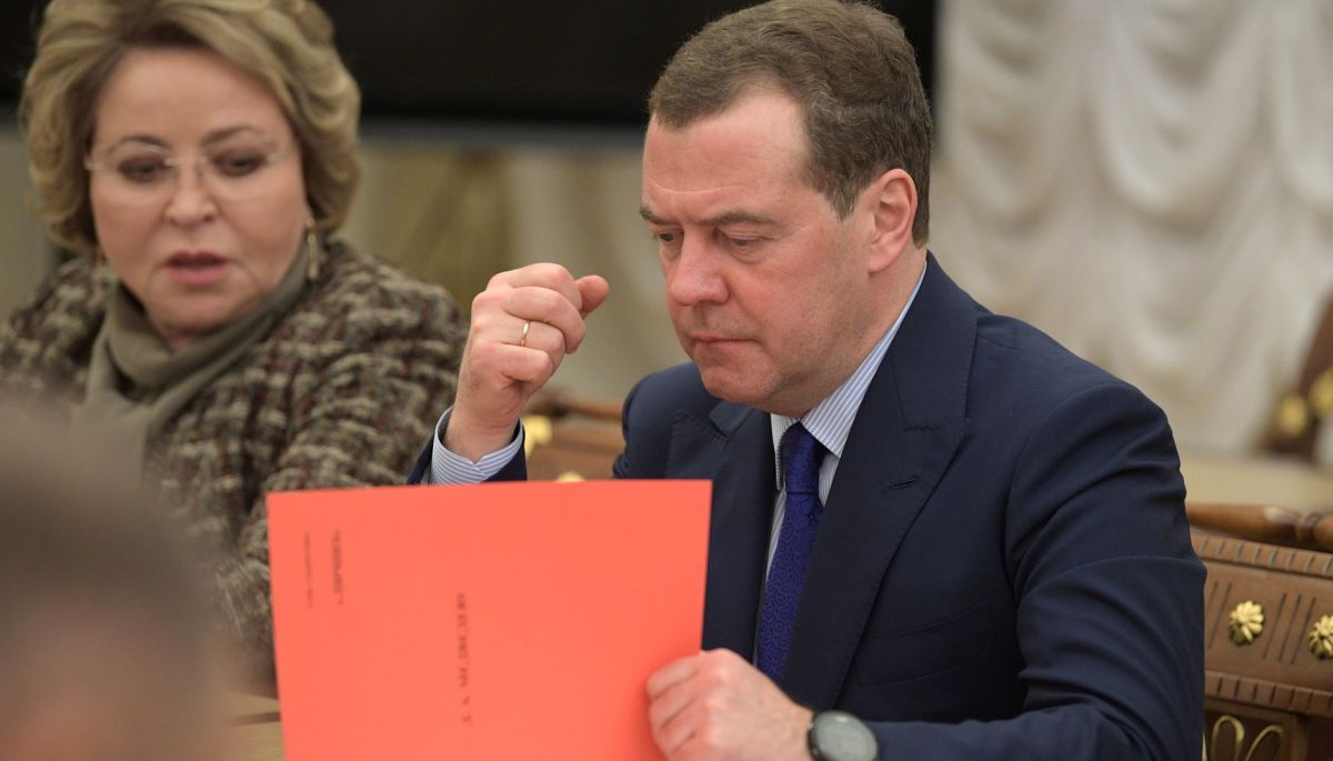 ОП відреагував на статтю Медведєва з грубими та образливими випадами на адресу України