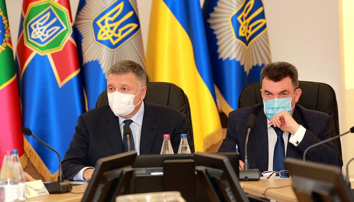 РНБО &laquo;помилково&raquo; внесла до списку &laquo;злодіїв у законі&raquo; сотню людей: в ОП відповіли, що це сталось за Авакова &ndash; ЗМІ