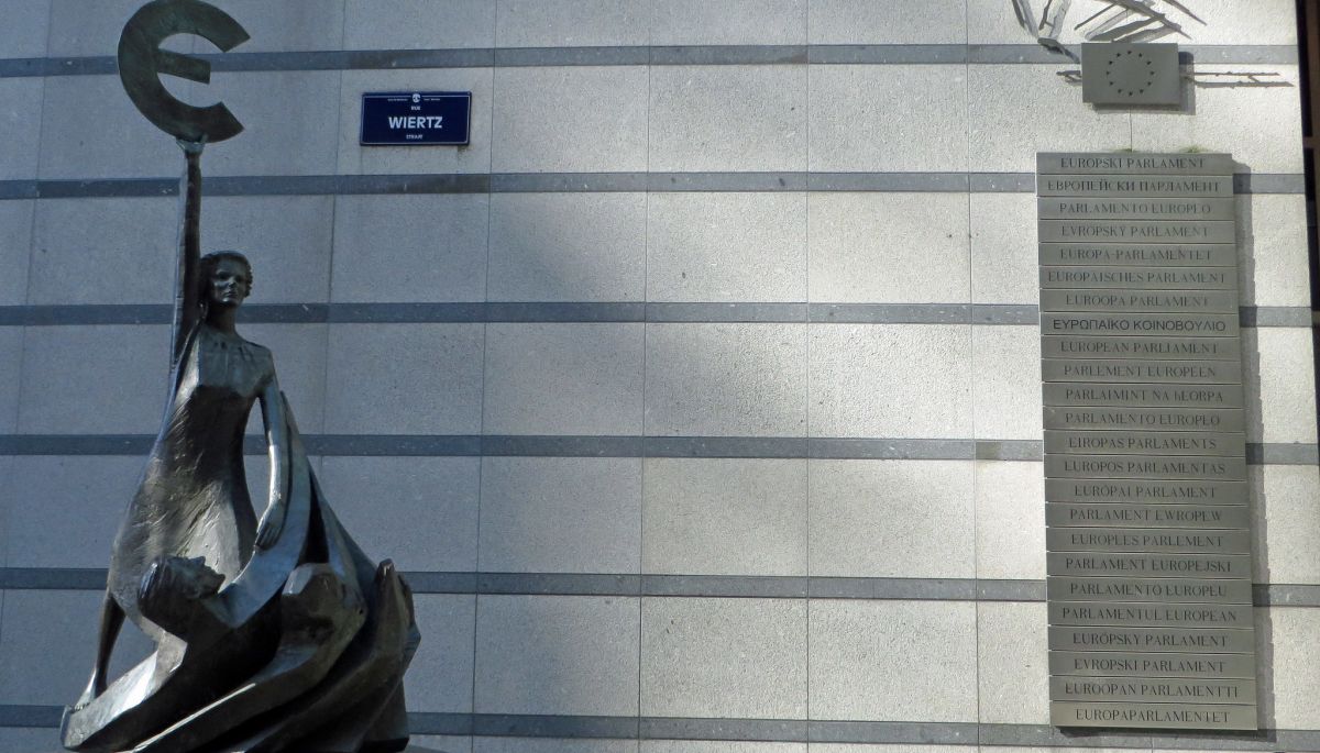 Європарламент зреагував на Pandora Papers резолюцією та засудив політиків-фігурантів офшорних скандалів