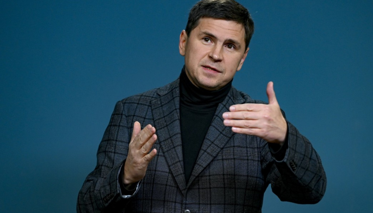 Подоляк: Офіс президента немає блогерів на зарплаті, але готовий платити їм гонорари