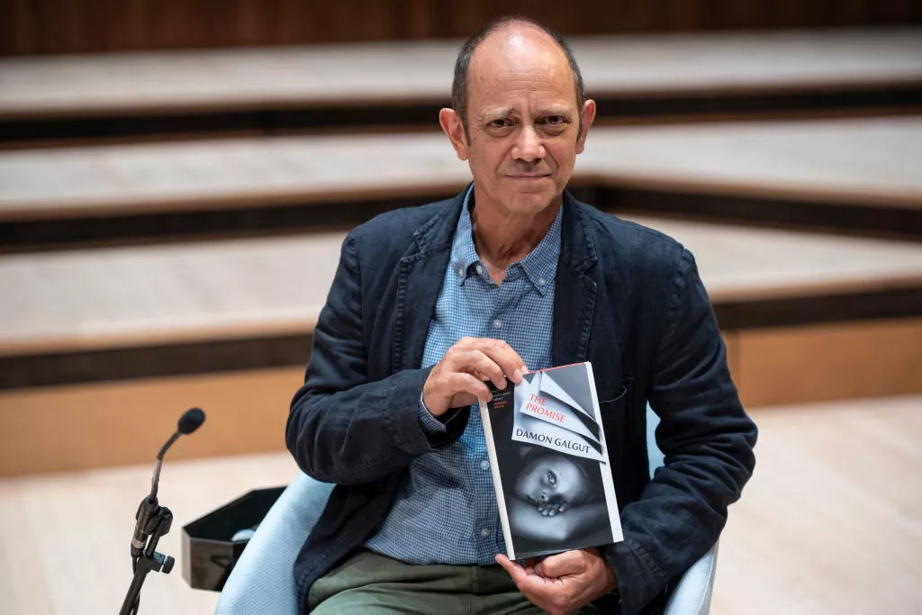 Лауреатом Букерівської премії 2021 року став Деймон Галгут з романом «Обіцянка»