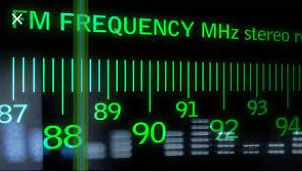 У конкурсі на FM-частоти у Києві бере участь компанія, наближена до Єрмака, нова радіостанція Суспільного, &laquo;Дом&raquo; та інші &mdash; джерела ДМ