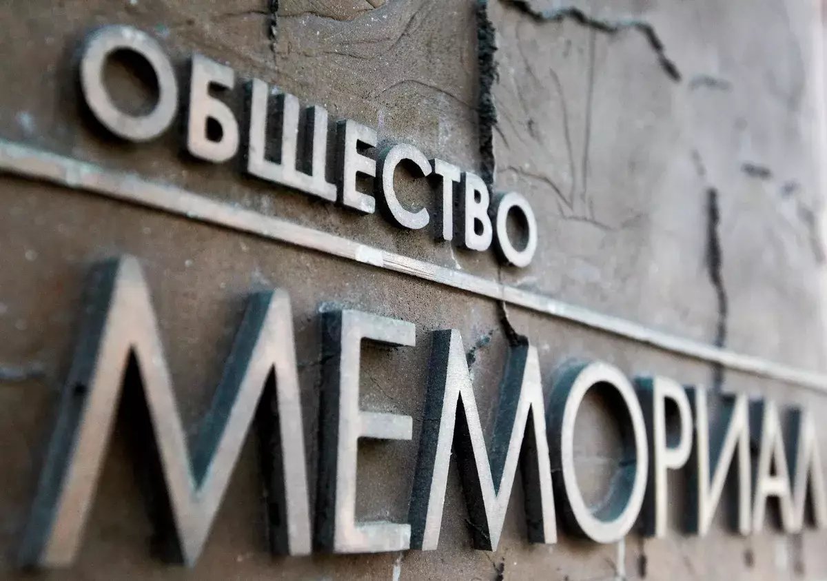 В Росії намагаються ліквідувати «Меморіал» через штрафи та «виправдання тероризму» кримських татар та Свідків Єгови