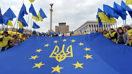 Восьма річниця початку Євромайдану: привітання, мітинг на Майдані, банер проти Зеленського і Єрмака