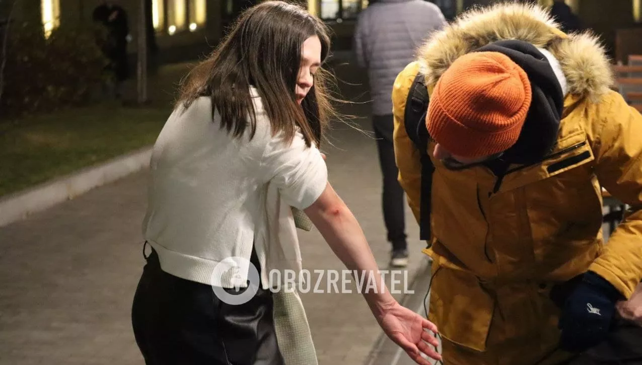 Журналістка Прямого каналу каже, що охорона президента збила її з ніг