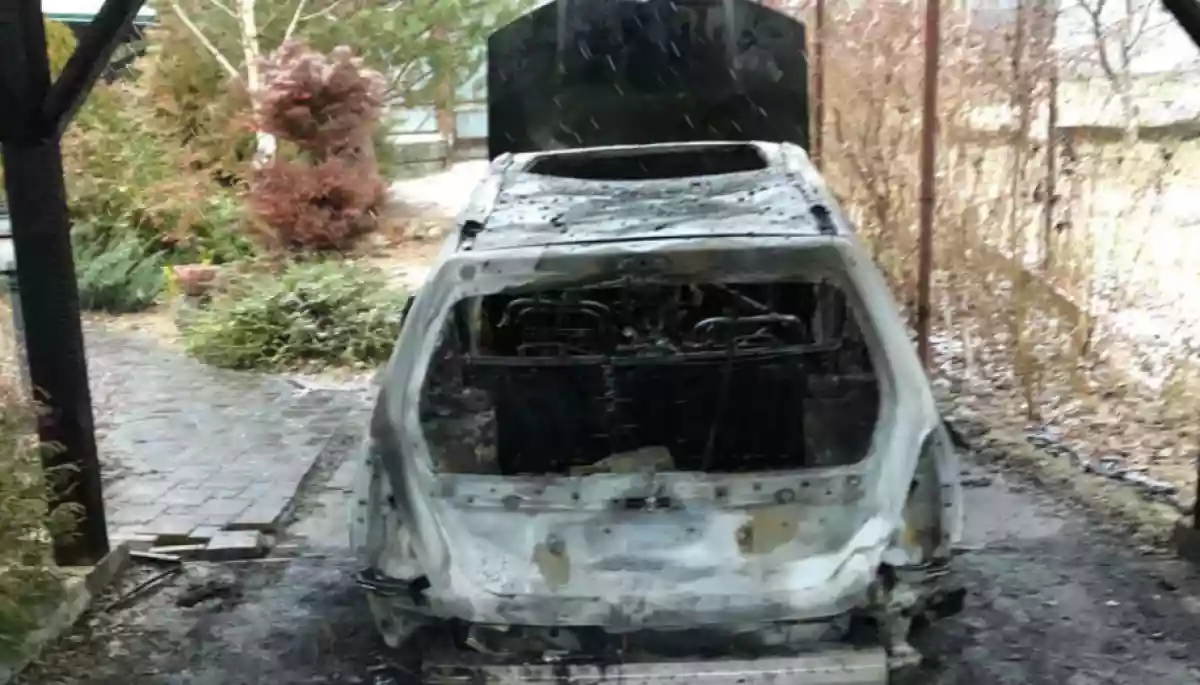 Поліція перекваліфікувала справу щодо підпалу автівок журналіста в Ужгороді