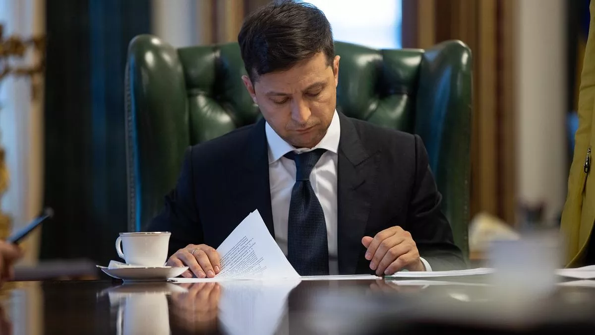 Зеленський запровадив санкції проти компаній, на які зареєстровані лайнери Медведчука та Козака