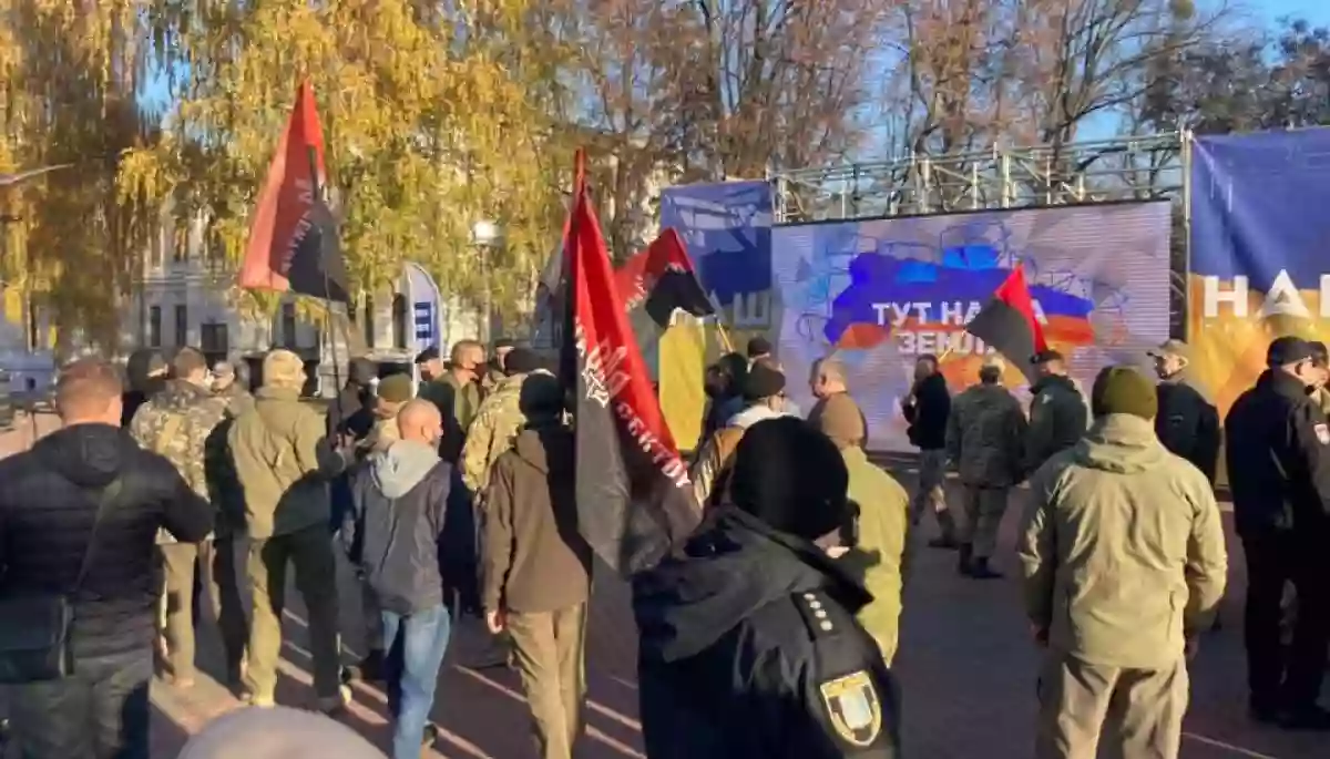 У Сумах поліція оголосила підозри трьом особам за перешкоджання працівникам каналу &laquo;Наш&raquo;