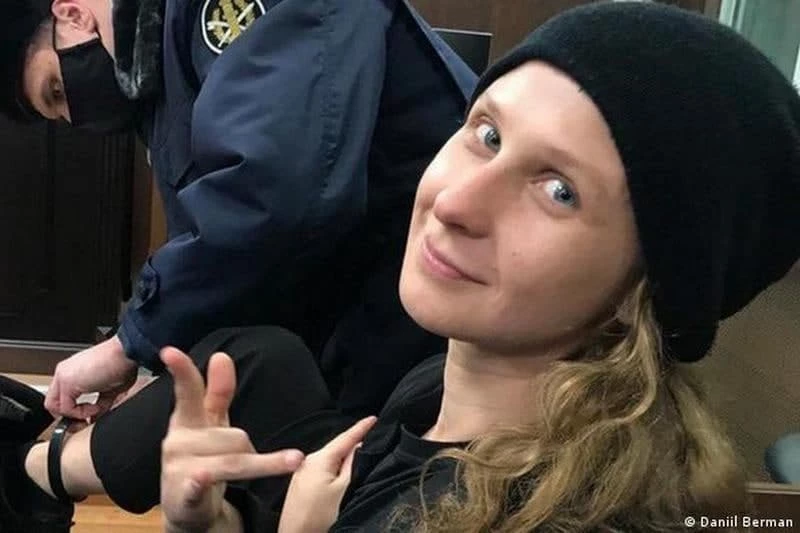 Учасниці Pussy Riot призначили 15 діб за пост із Лукашенком і свастикою в інстаграмі