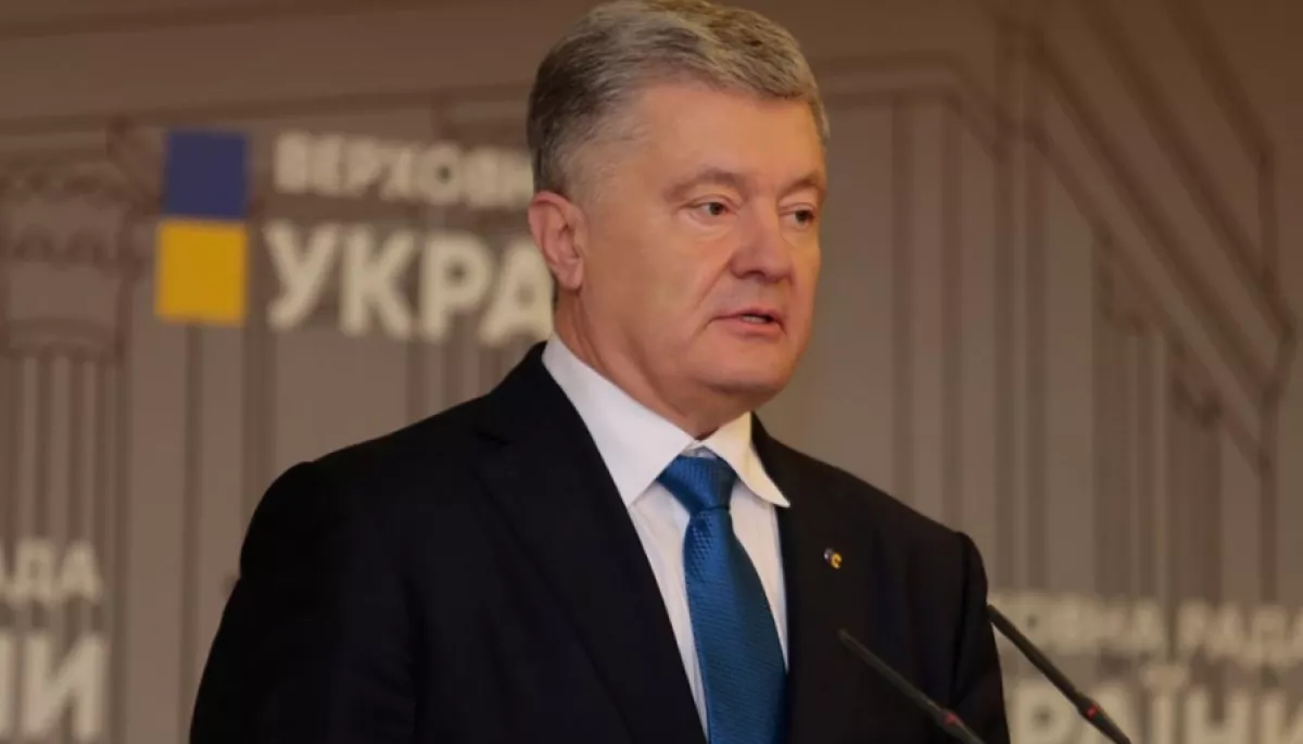 Петру Порошенку оголосили підозру у державній зраді