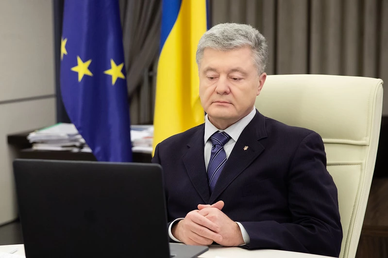 Порошенка підозрюють у держзраді та &laquo;сприянні діяльності терористичних організацій&raquo; &ndash; ДБР