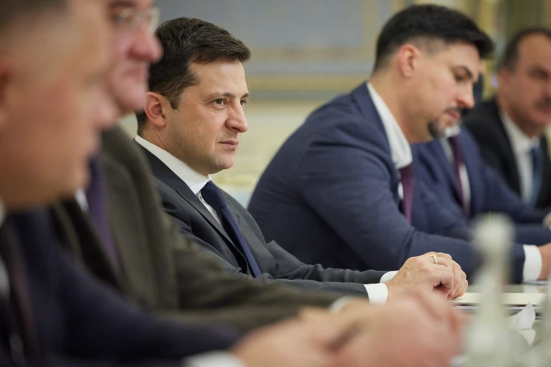 Верховний суд викликає Зеленського на засідання за позовом Порошенка