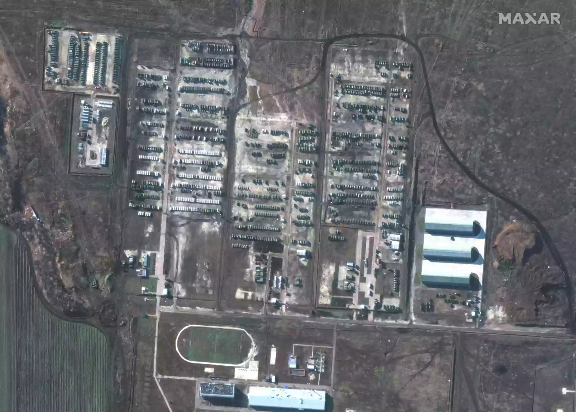 Reuters опублікував нові супутникові знімки: Росія продовжує стягувати війська поблизу кордону з Україною (ФОТО)