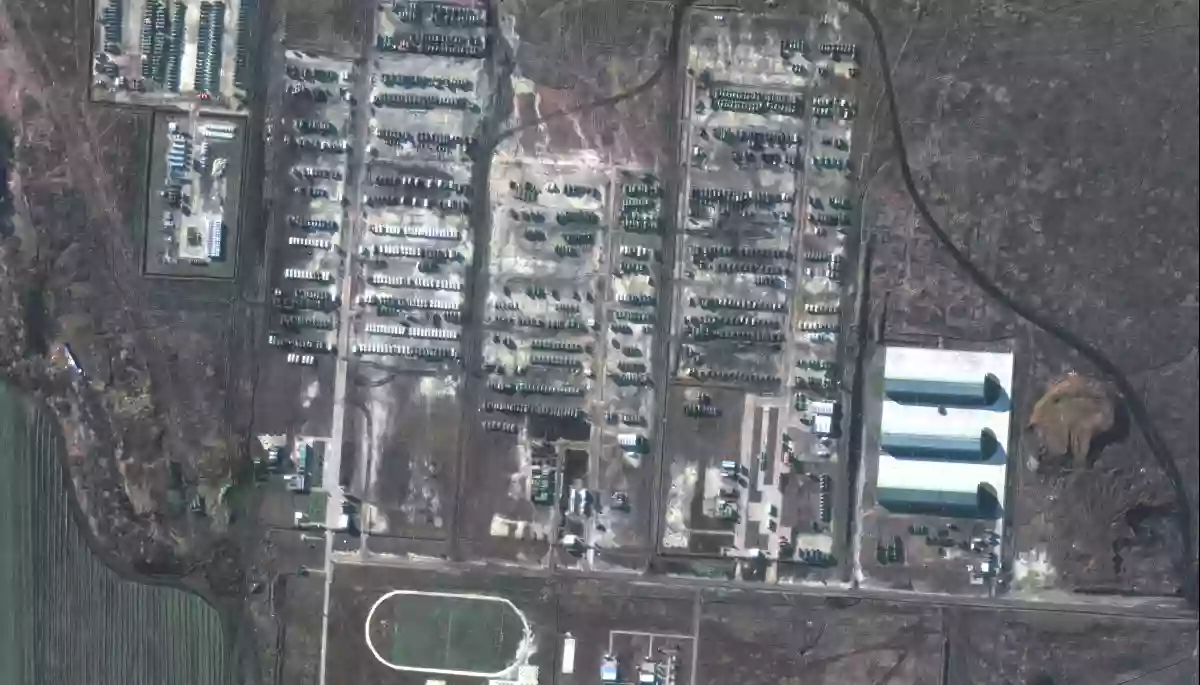 Reuters опублікував нові супутникові знімки: Росія продовжує стягувати війська поблизу кордону з Україною (ФОТО)