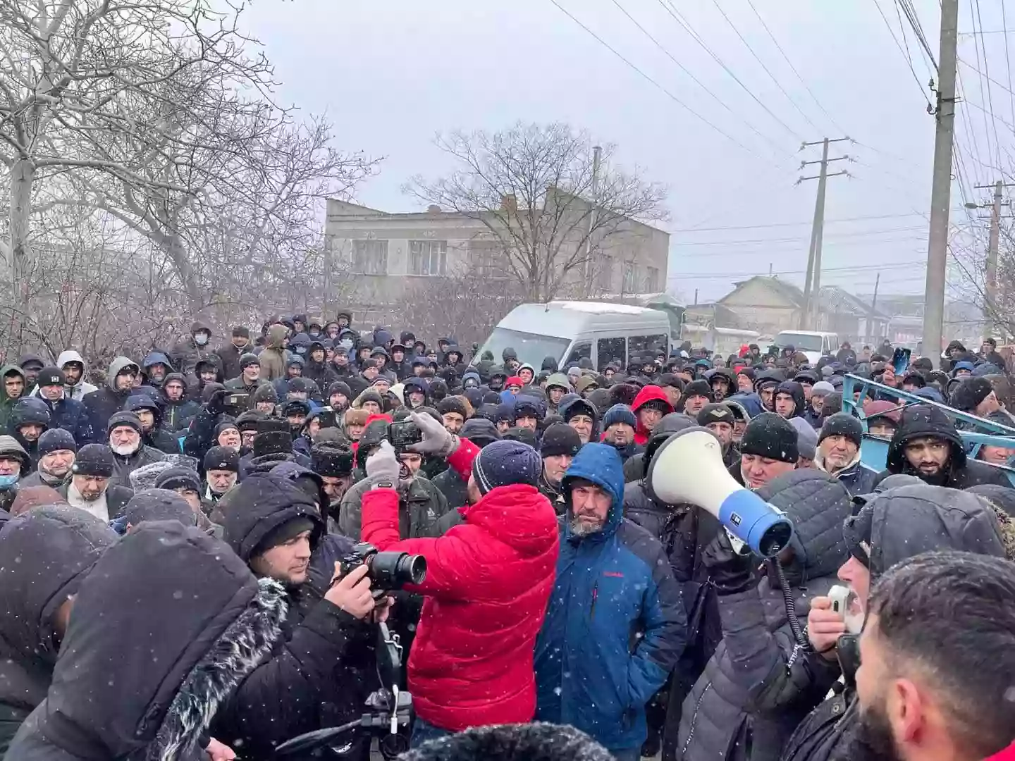 Понад 400 кримських татар вийшли на підтримку активіста Аметова, якого катували співробітники ФСБ (ФОТО, ВІДЕО)