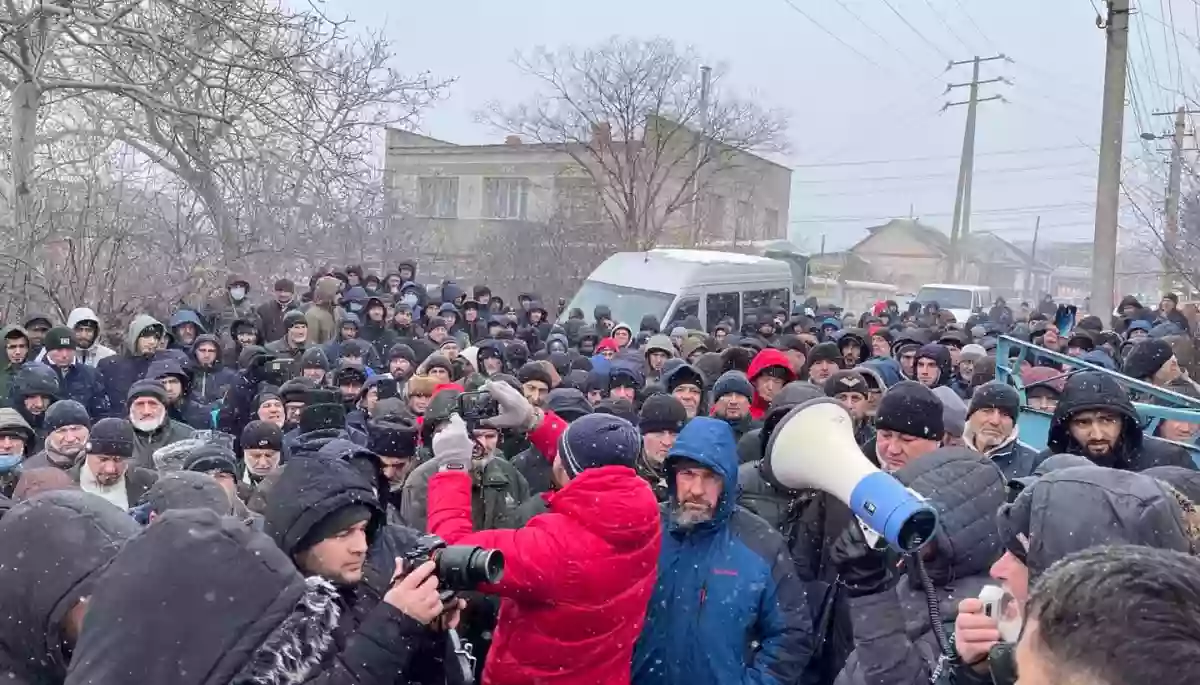 Понад 400 кримських татар вийшли на підтримку активіста Аметова, якого катували співробітники ФСБ (ФОТО, ВІДЕО)
