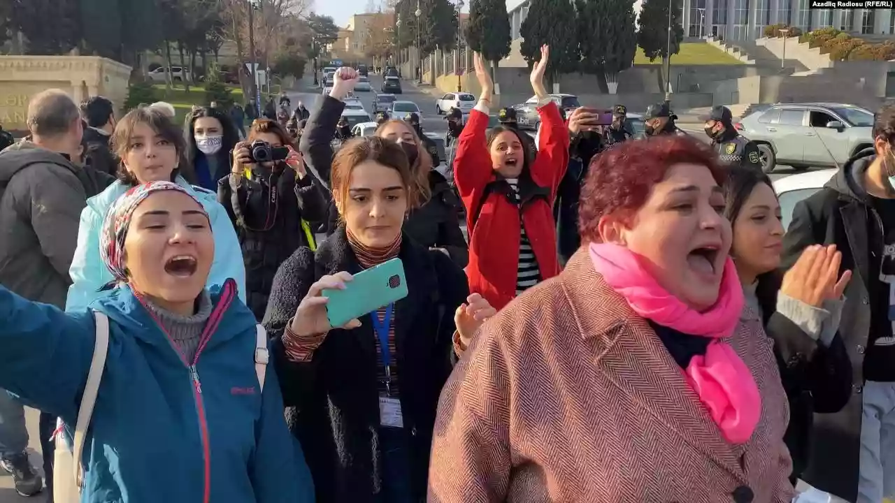 В Азербайджані пройшла акція протесту проти закону «Про медіа»: держава визначатиме, кого вважати журналістом
