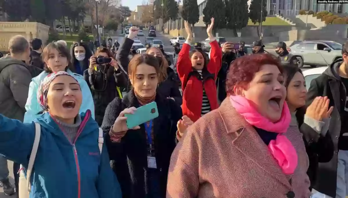 В Азербайджані пройшла акція протесту проти закону «Про медіа»: держава визначатиме, кого вважати журналістом