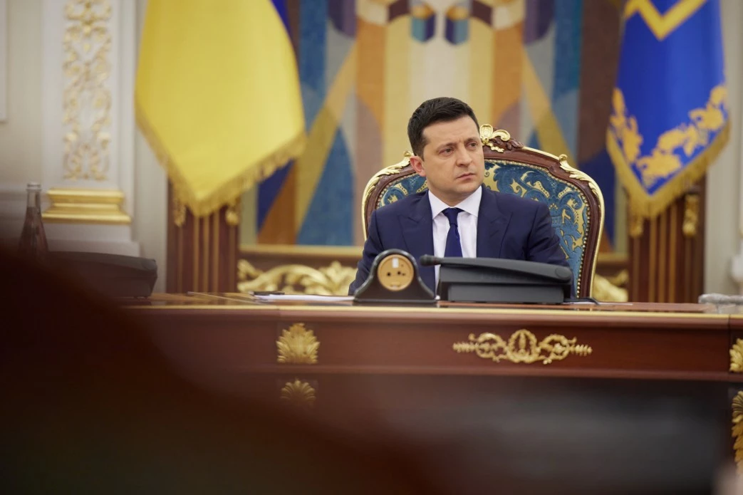 Зеленський запровадив санкції проти каналів Перший незалежний та UkrLive