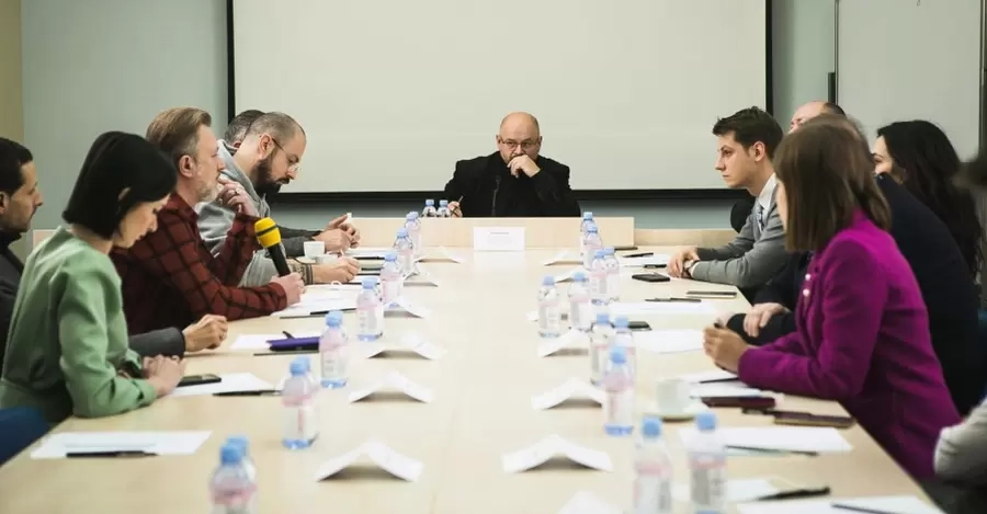Учасник нападу в «Укрексімбанку» зустрівся з журналістами. «Схеми» до дискусії не запрошували