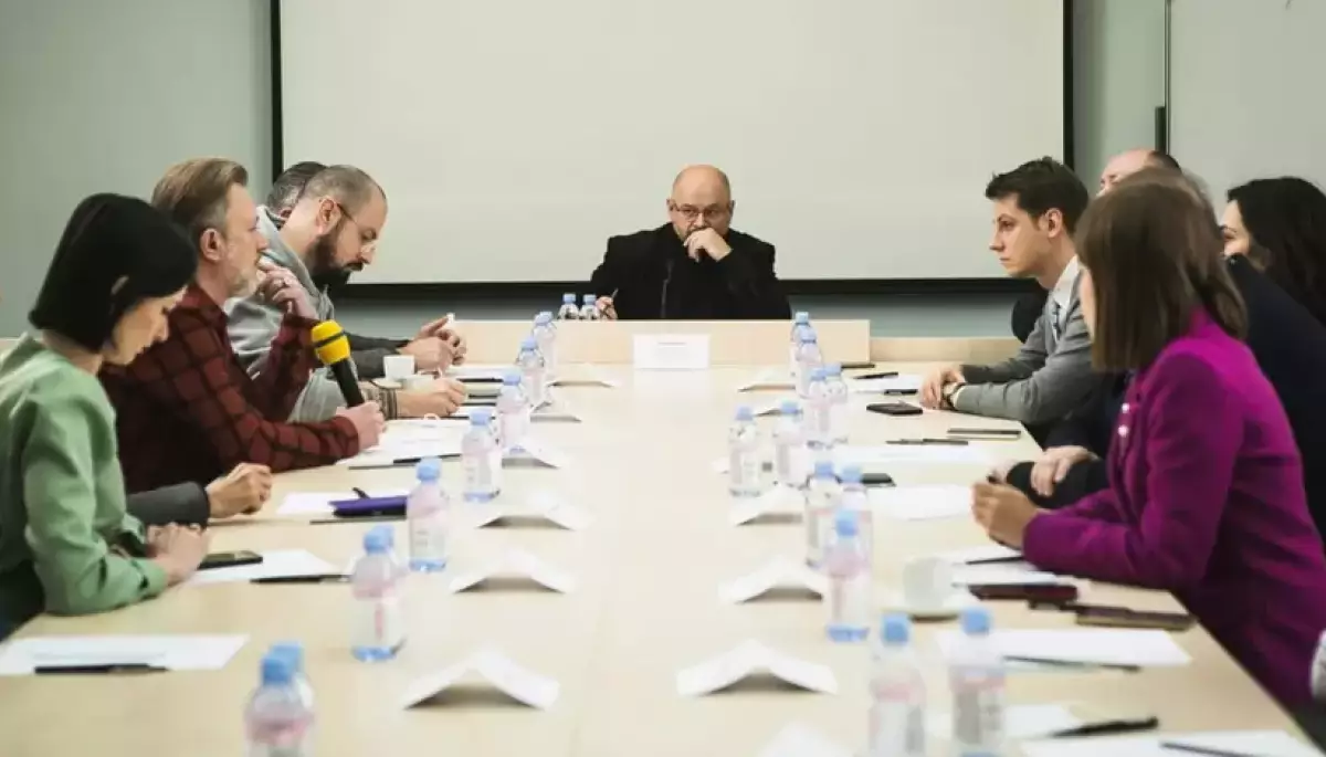 Учасник нападу в «Укрексімбанку» зустрівся з журналістами. «Схеми» до дискусії не запрошували
