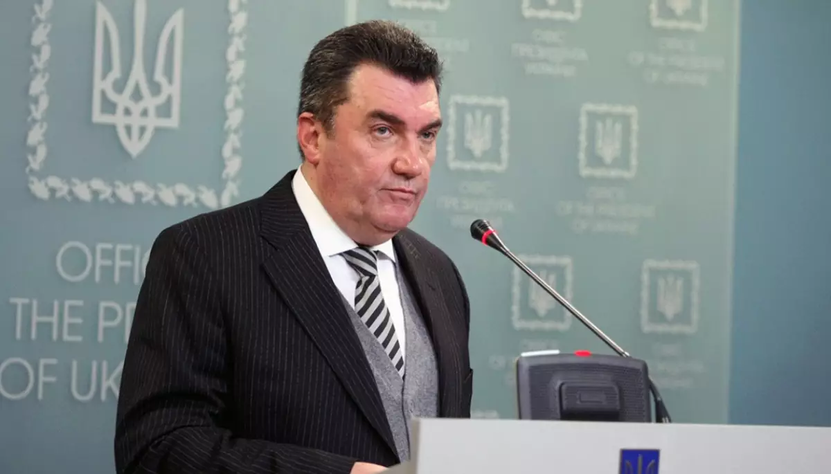Має бути відповідне подання документів та дві третини голосів – Данілов про можливі санкції проти Порошенка
