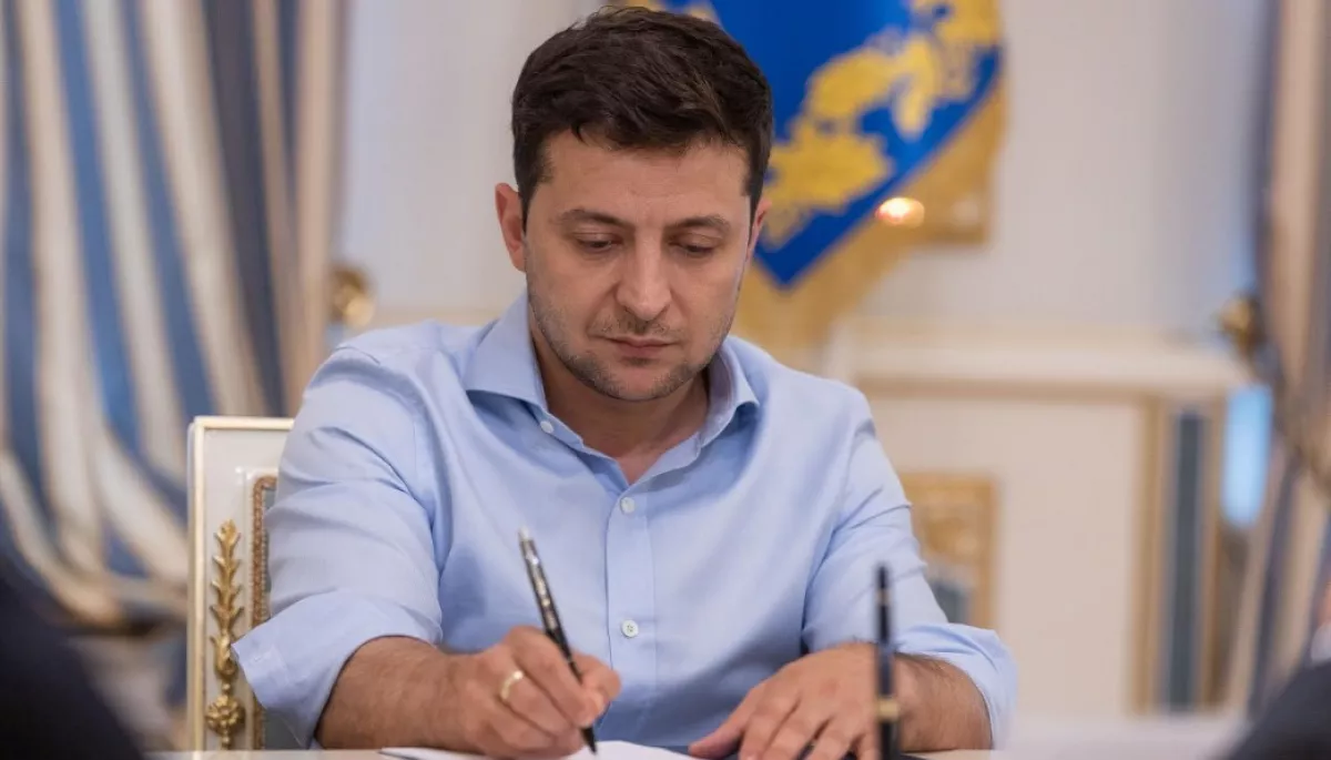 Зеленський підписав закон про скасування контрольних марок для примірників аудіо та відео