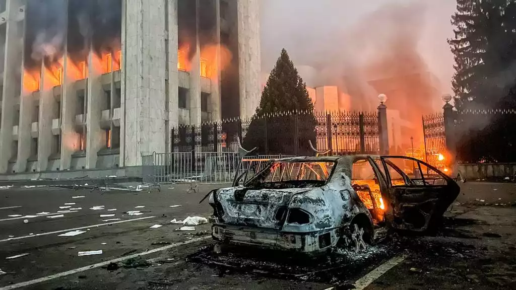 Журналісти &laquo;Радіо Свобода&raquo; потрапили під обстріл під час протестів у Казахстані