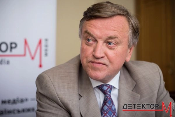 Голова Держкомтелерадіо вважає курс на посилення державних ЗМІ хибним