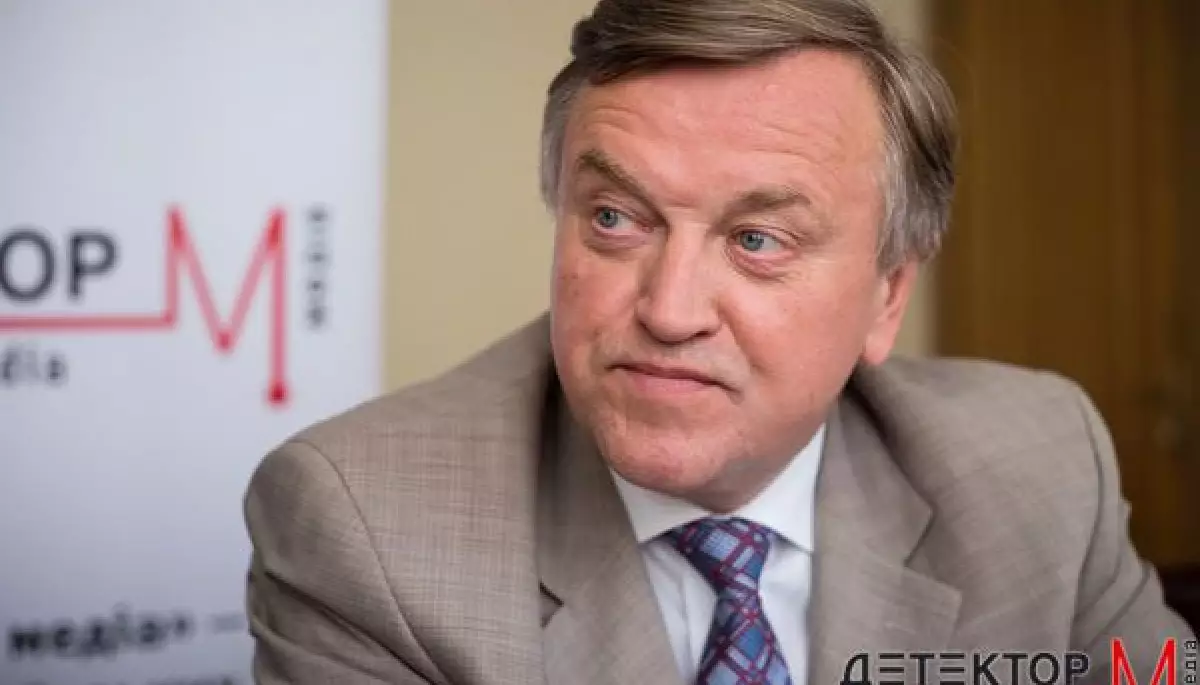 Голова Держкомтелерадіо вважає курс на посилення державних ЗМІ хибним