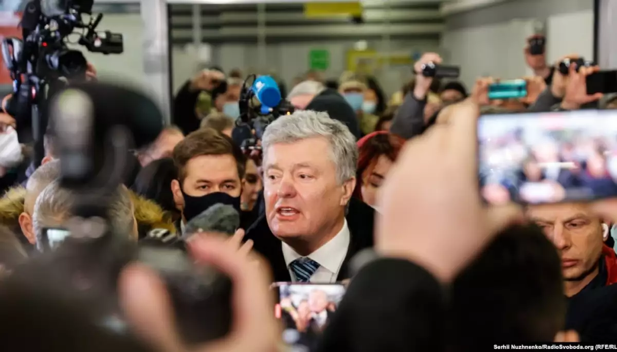Суд оголосив перерву для ознайомлення адвокатів Порошенка із матеріалами справи