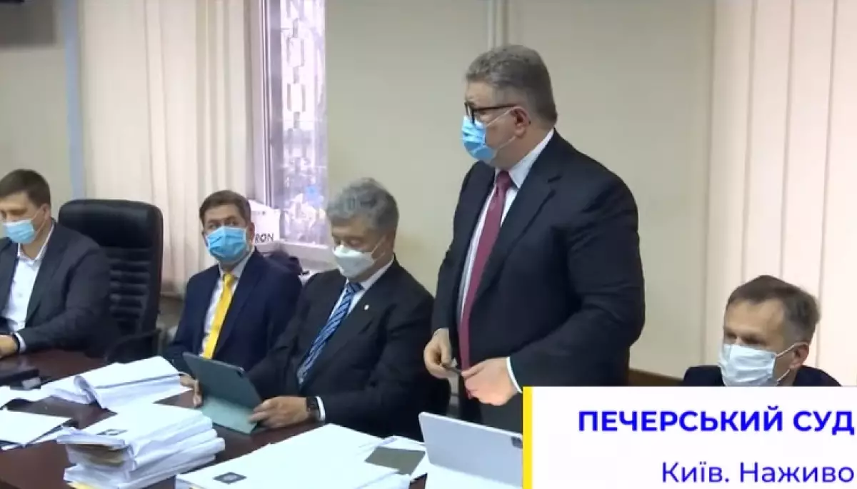 ДБР заявило, що не залучало безоплатного адвоката для Порошенка