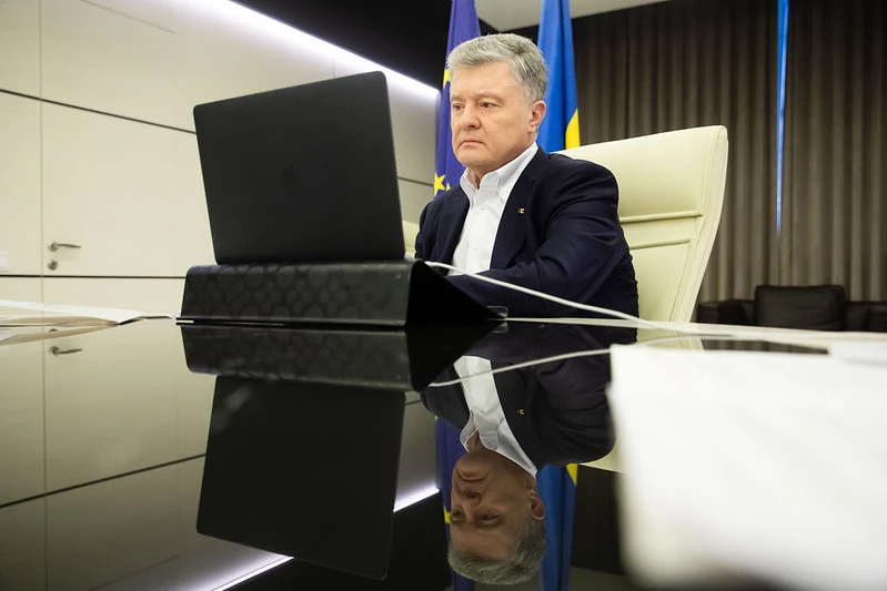 Прокуратура просить для Порошенка два місяці арешту або заставу в 1 млрд гривень