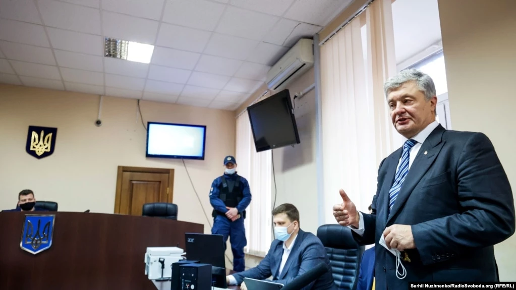 Суд переніс засідання з обрання запобіжного заходу Порошенку на 19 січня