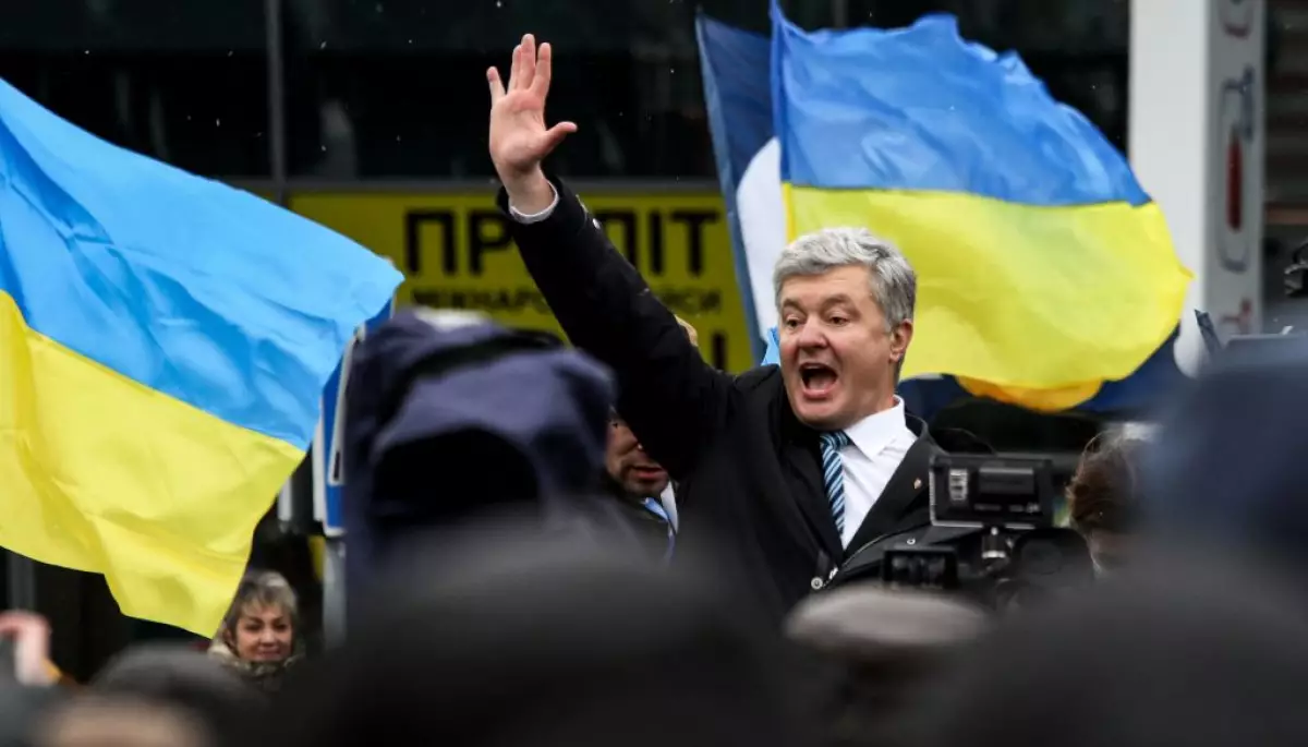 &laquo;Лютували і розганяли зрадоньку&raquo;. Що (не) розповіли теленовини про повернення Петра Порошенка в Україну