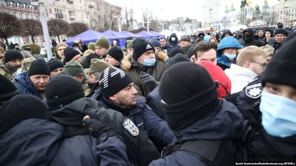 Біля Печерського суду сталися сутички між поліцією та мітингарями (ВІДЕО)