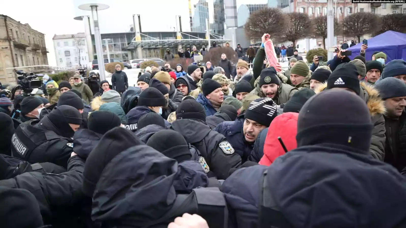 Сутички біля Печерського суду: поліція повідомила про двох постраждалих