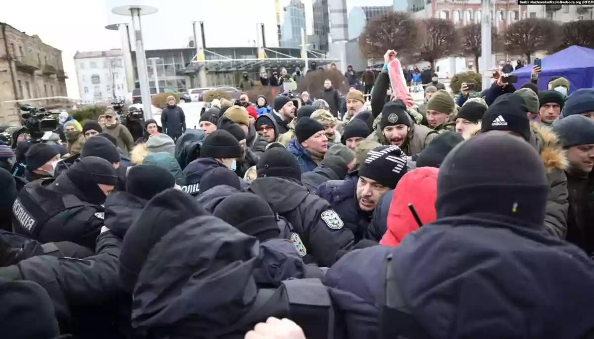 Сутички біля Печерського суду: поліція повідомила про двох постраждалих