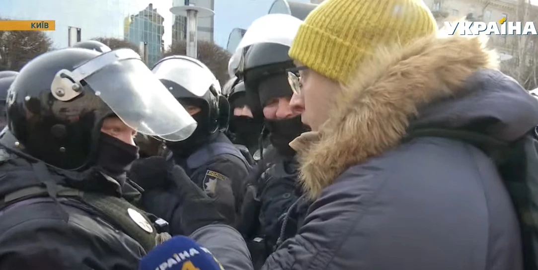Віталій Гайдукевич посперечався із поліцейським під час мітингу під Печерським судом