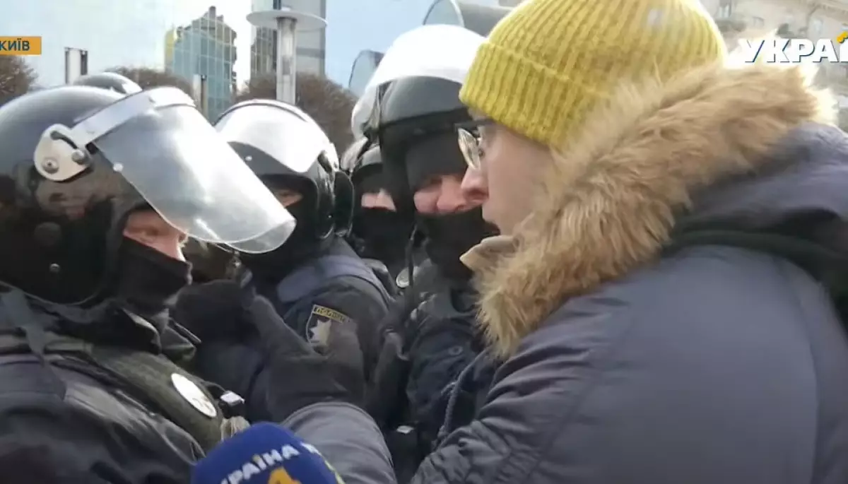Віталій Гайдукевич посперечався із поліцейським під час мітингу під Печерським судом