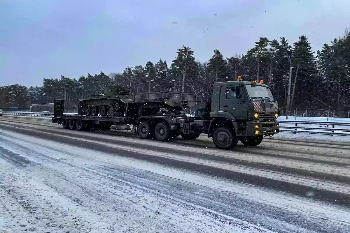 Журналісти про перекидання російських військ: частина з них за 40 км від кордону України