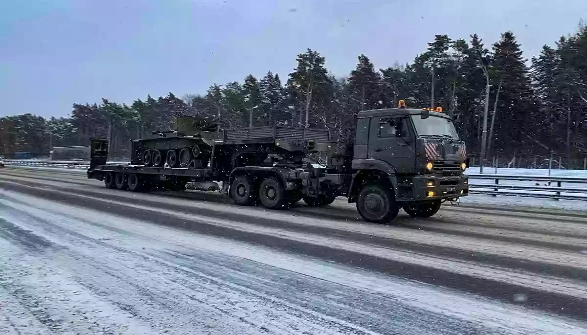 Журналісти про перекидання російських військ: частина з них за 40 км від кордону України