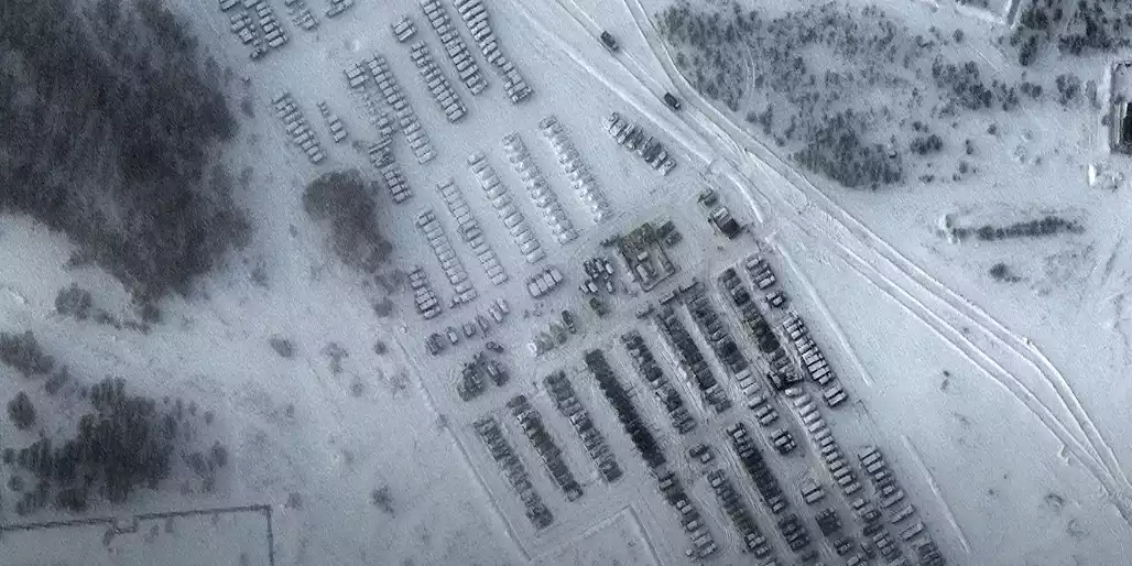 Опубліковані нові супутникові знімки російських військ біля кордону України (ФОТО)