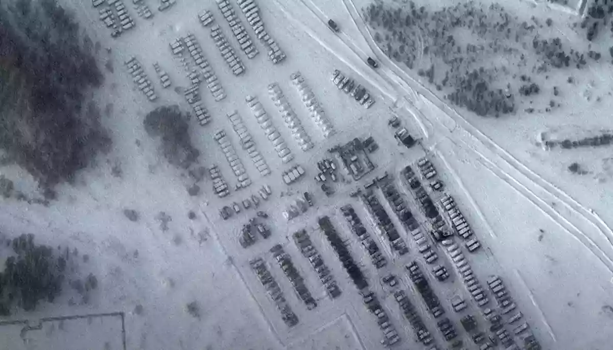 Опубліковані нові супутникові знімки російських військ біля кордону України (ФОТО)