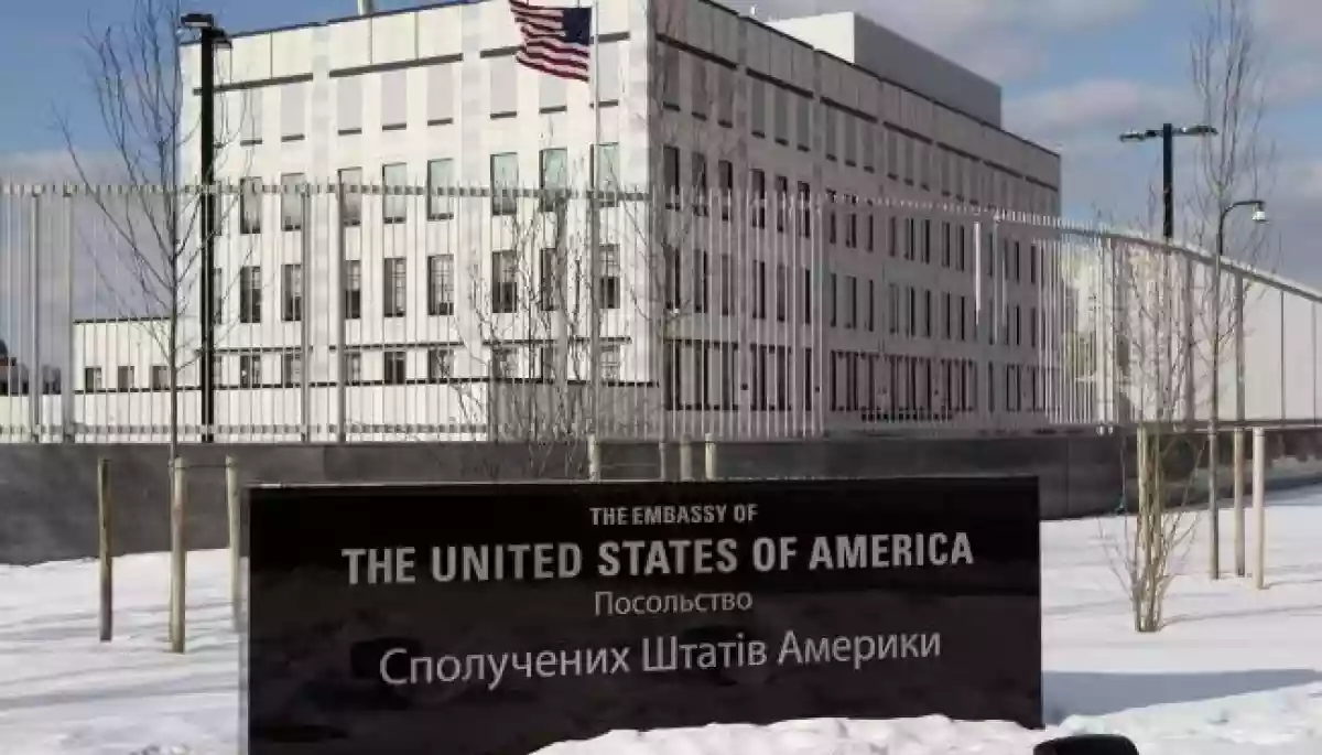 Держдеп наказав вивезти з Києва родини працівників посольства США