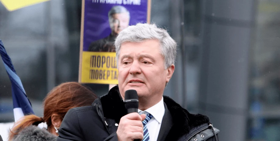 ДБР заявило, що Порошенко не здав закордонний паспорт на вимогу суду