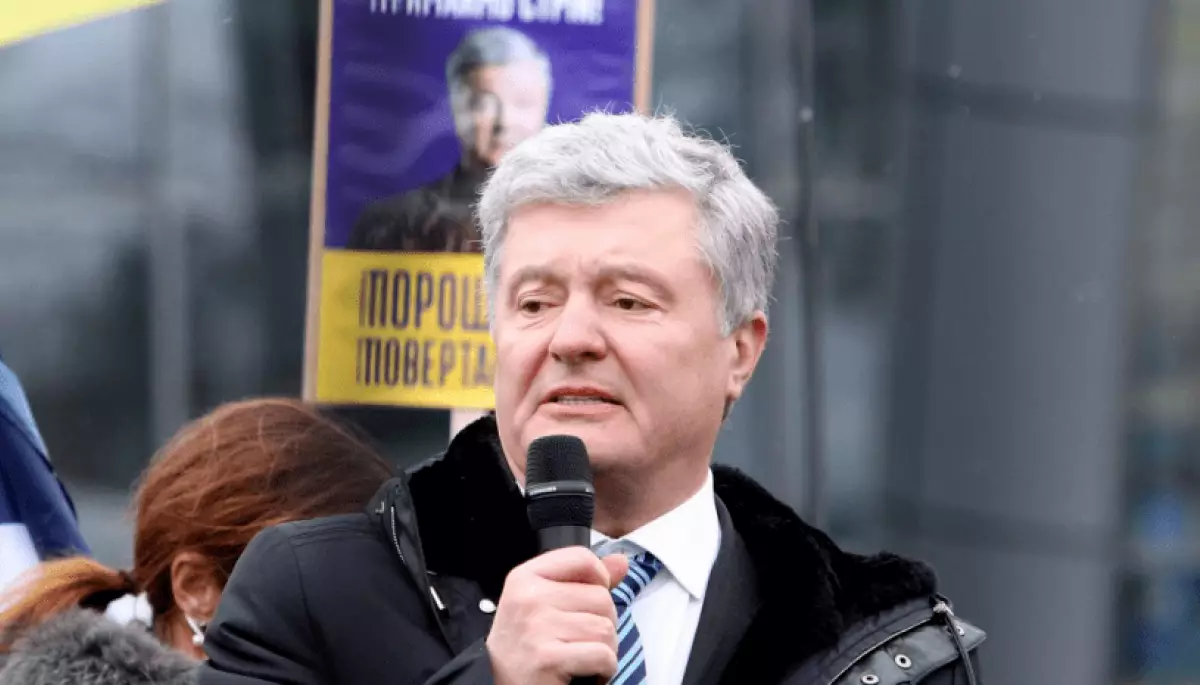 ДБР заявило, що Порошенко не здав закордонний паспорт на вимогу суду