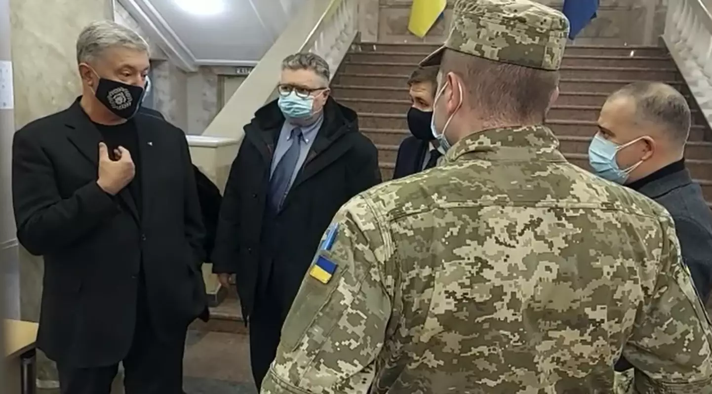 ДБР заявило, що Порошенко прибув на допит, але пішов за 7 хвилин, не дочекавшись слідчого